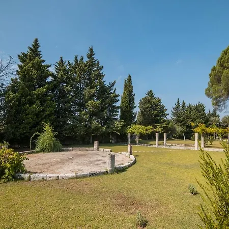 Sleeps 21 With Pool And Air Con
