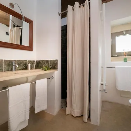 Sleeps 21 With Pool And Air Con *