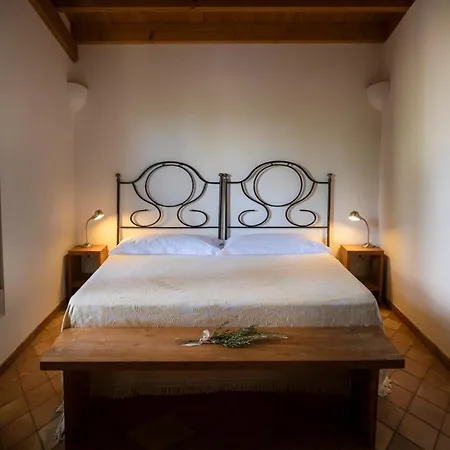 Sleeps 21 With Pool And Air Con
